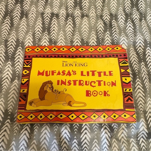 Disney Other - Disney The Lion King Mufasa's Little Instruction Book